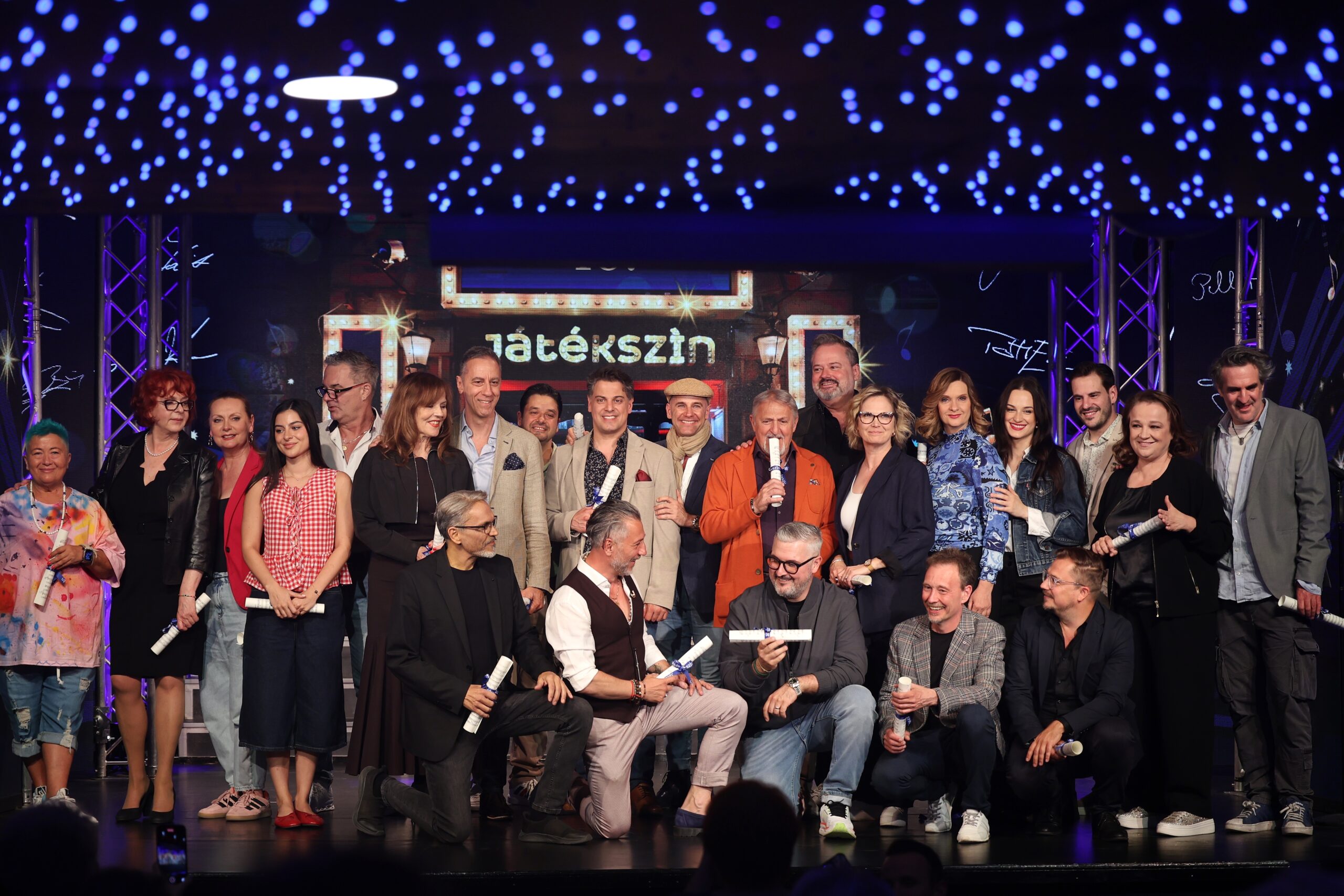 20 kiemelkedő művész közös összefogásából született meg a Játékszín dala, a „Teréz körút 48.